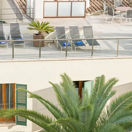 Petit Palace Tres ホテル 4*