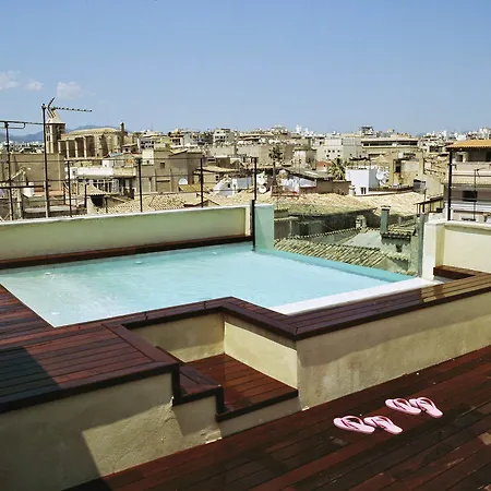 Petit Palace Tres ホテル 4*