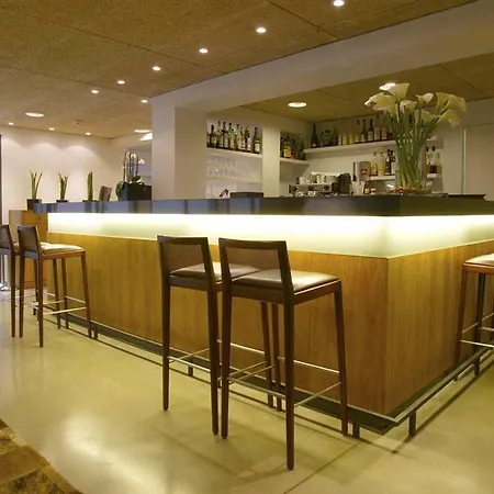 Petit Palace Tres 酒店 4*