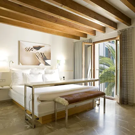 Petit Palace Tres Hotel 4*