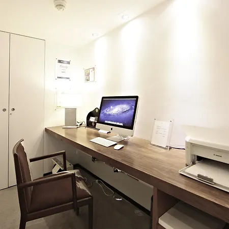 Hotel Petit Palace Tres 4*