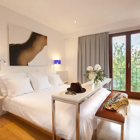 Отель Petit Palace Tres 4*