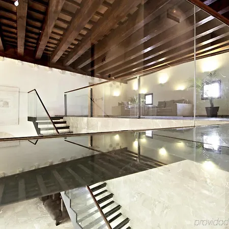 Petit Palace Tres 4*