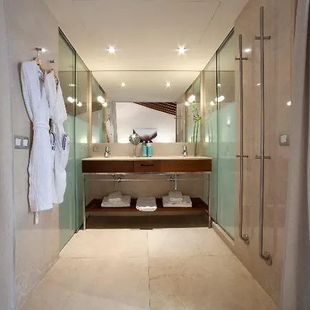Petit Palace Tres 4* 帕爾馬